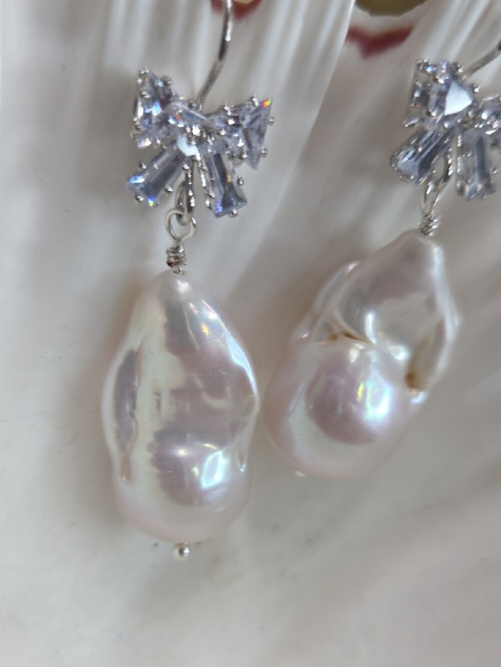 Elegant Freshwater Pearl Drop Earrings with Crystal Bows - White Pearlescent